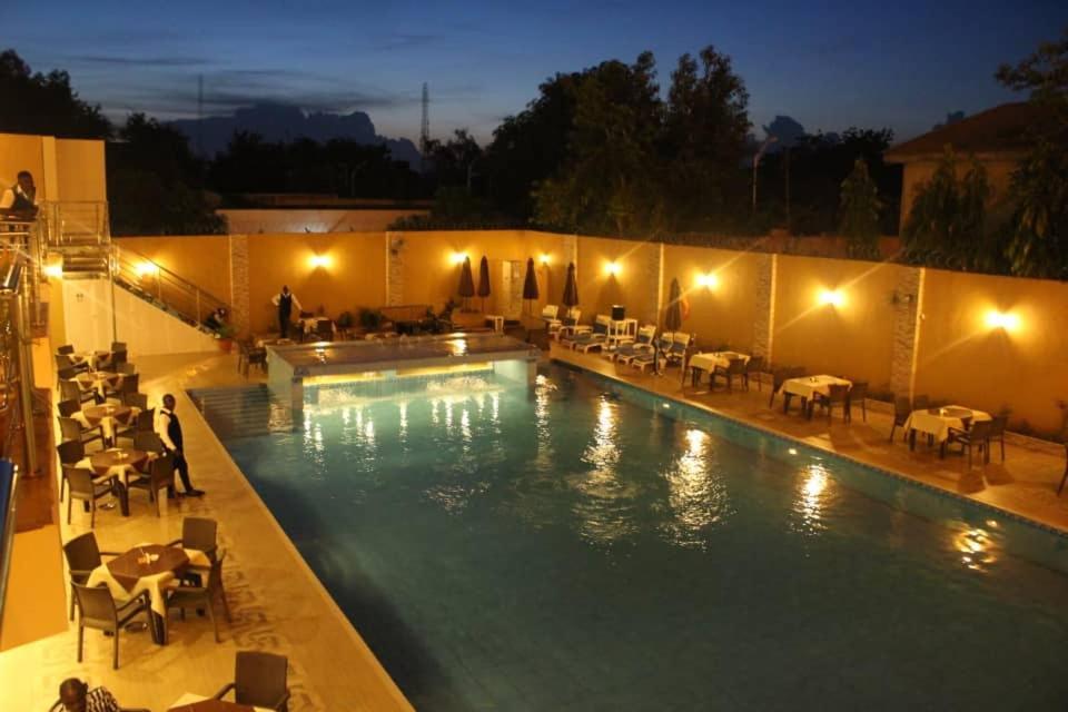 Tahir Guest Palace Kano Bagian luar foto
