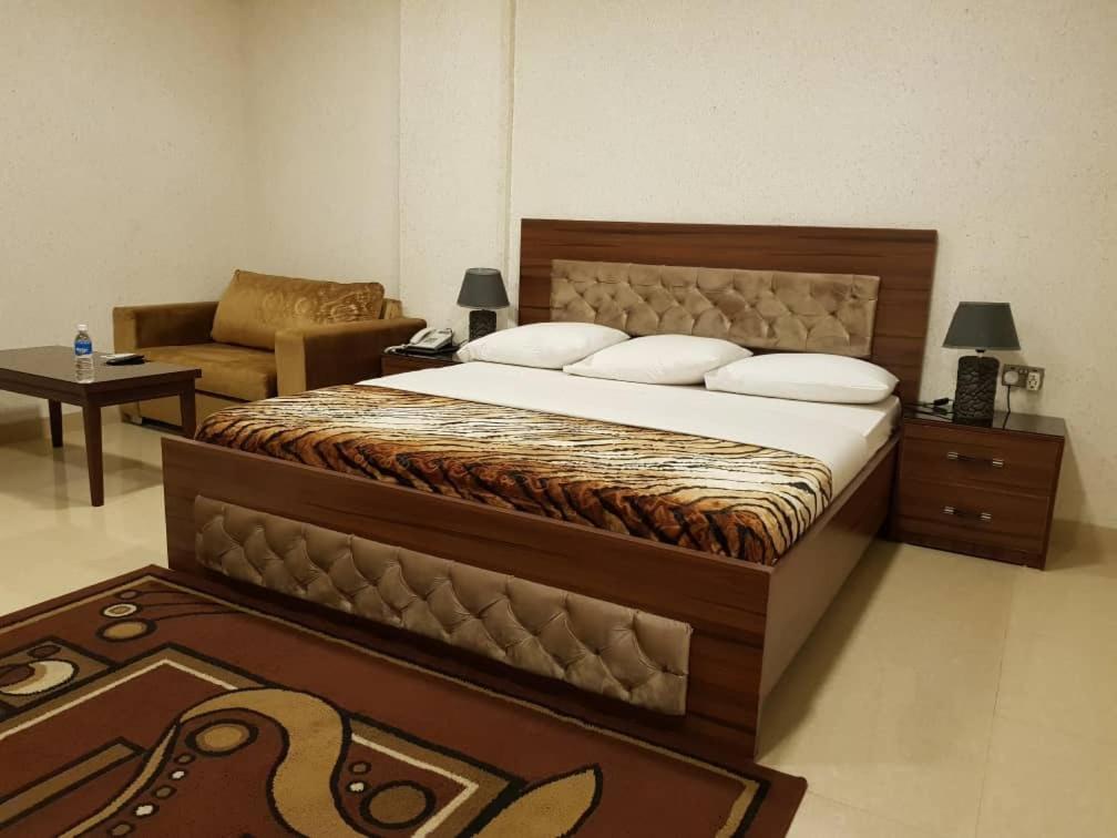 Tahir Guest Palace Kano Bagian luar foto