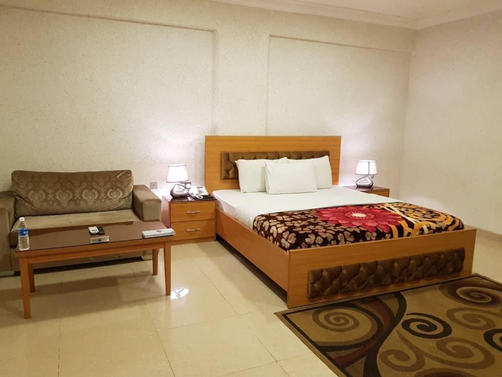 Tahir Guest Palace Kano Bagian luar foto
